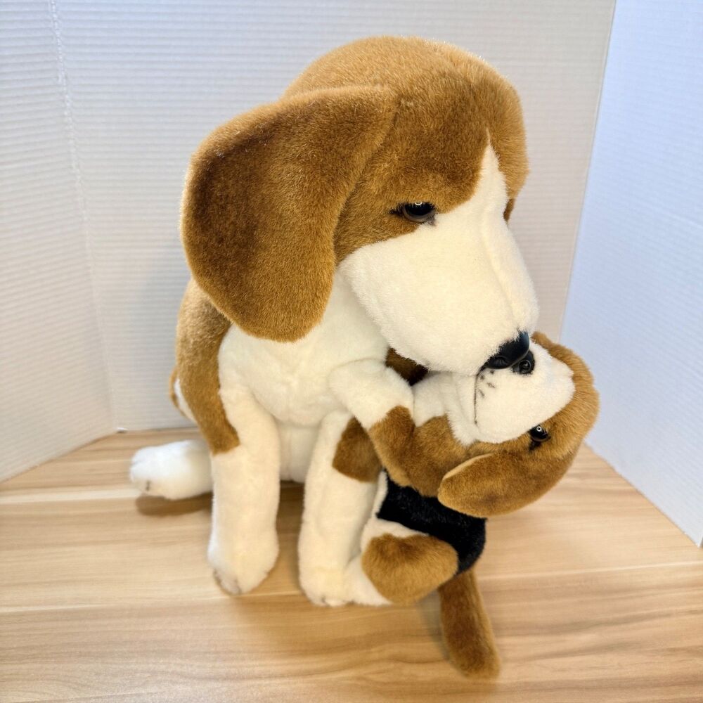 E&J Classic Sitting Beagle Puppy Dog Puppy Kiss Realistic 20" Large Plush Stand